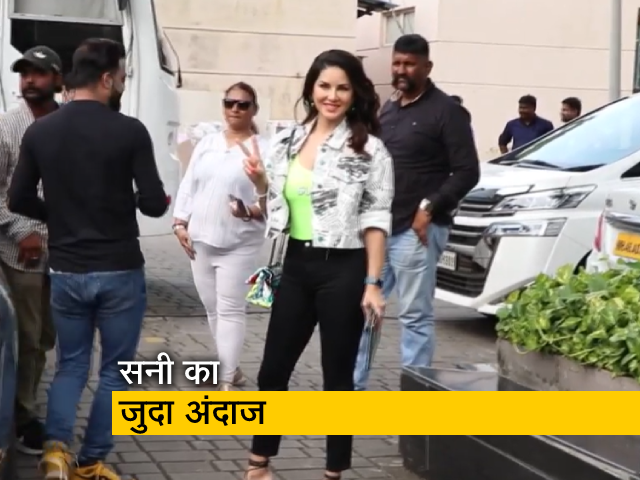 सनी लियोन एयरपोर्ट पर नए अंदाज में आईं नज़र, क्लिक कराई फोटोज