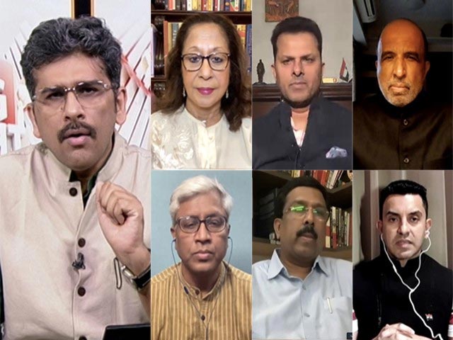 Mallikarjun Kharge Vs Shashi Tharoor: Man With Gandhis Vs Man With Ideas?