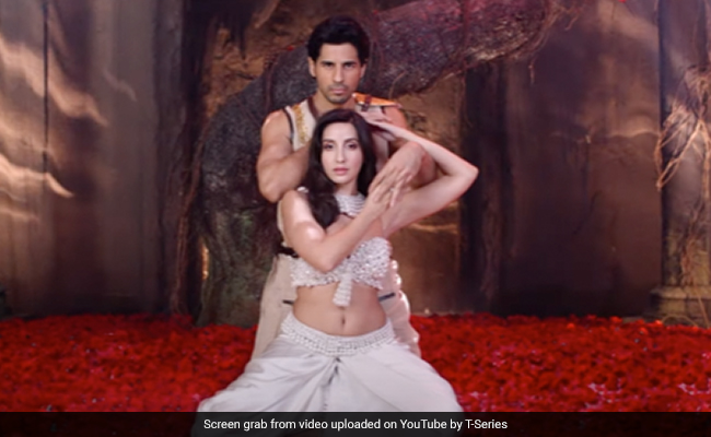 <i>Thank God</i> Song <i>Manike</i>: Sidharth Malhotra And Nora Fatehi Set The Dance Floor On Fire