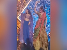 माधुरी दीक्षित के साथ रश्मिका मंदाना ने लगाए ठुमके, 'बूम पड़ी' पर किया गरबा तो झूम उठे फैंस माधुरी दीक्षित के साथ रश्मिका मंदाना ने लगाए ठुमके, 'बूम पड़ी' पर किया गरबा तो झूम उठे फैंस