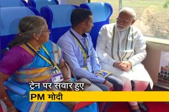 पीएम मोदी ने की सेमी-हाई स्पीड ट्रेन की सवारी, फ्लाइट जैसा अनुभव देती है ट्रेन पीएम मोदी ने की सेमी-हाई स्पीड ट्रेन की सवारी, फ्लाइट जैसा अनुभव देती है ट्रेन