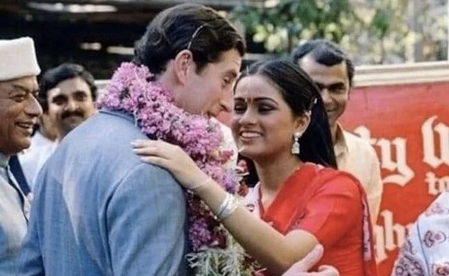 পদ্মিনী কোলহাপুরে যখন প্রিন্স চার্লসকে চুম্বন করেছিলেন, লন্ডনের অফিসার এই প্রশ্নে বিব্রত হয়েছিলেন…ভিডিও পদ্মিনী কোলহাপুরে যখন প্রিন্স চার্লসকে চুম্বন করেছিলেন, লন্ডনের অফিসার এই প্রশ্নে বিব্রত হয়েছিলেন…ভিডিও