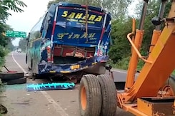 4 Dead, 24 Injured After Truck Hits Stationary Bus In UP's Barabanki 4 Dead, 24 Injured After Truck Hits Stationary Bus In UP's Barabanki