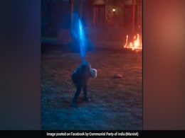 करण जौहर ने ‘ब्रह्मास्त्र’ में अमिताभ बच्चन का लुक किया शेयर, योद्धा के रोल में लड़ते दिखे बिग बी करण जौहर ने ‘ब्रह्मास्त्र’ में अमिताभ बच्चन का लुक किया शेयर, योद्धा के रोल में लड़ते दिखे बिग बी