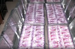 Rs 25 Crore In Fake Notes Seized In Surat Rs 25 Crore In Fake Notes Seized In Surat