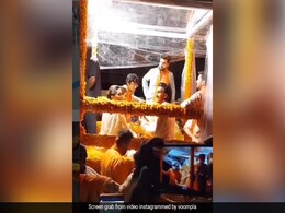 अंबानी परिवार के गणपति विसर्जन में पहुंचे रणवीर सिंह और दीपिका पादुकोण, एक्टर ने इस अंदाज में की मस्ती- देखें Video अंबानी परिवार के गणपति विसर्जन में पहुंचे रणवीर सिंह और दीपिका पादुकोण, एक्टर ने इस अंदाज में की मस्ती- देखें Video