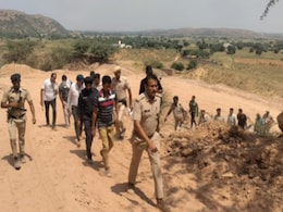 हरियाणा: खनन माफियाओं का पुलिस टीम पर फिर जानलेवा हमला, एक पुलिसकर्मी घायल, 5 नामजद हरियाणा: खनन माफियाओं का पुलिस टीम पर फिर जानलेवा हमला, एक पुलिसकर्मी घायल, 5 नामजद