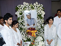 Raju Srivastava's Prayer Meet: Kapil Sharma And Other Celebs Attend