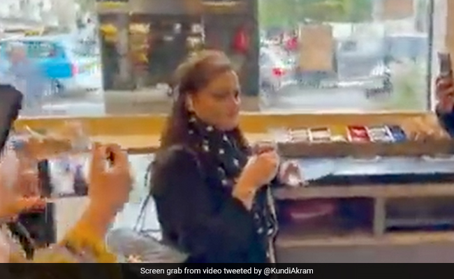 On Camera, Pakistan Minister Marriyum Aurangzeb Heckled By Protesters In London