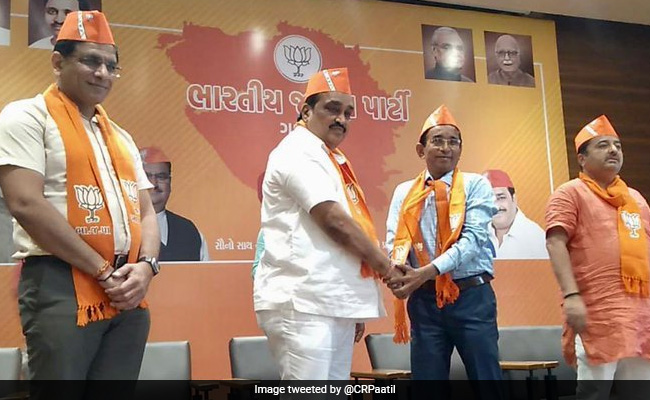 Gujarat Diamond Merchant, Who Barred Staff From Promoting AAP, Joins BJP