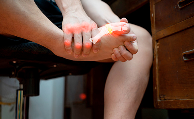 Uric Acid को रॉकेट की रफ्तार से बढ़ा सकती हैं ये 5 चीजें, वक्त रहते इनसे परहेज करना है समझदारी 