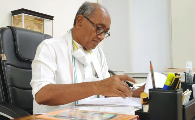 "Is RSS Changing, Will They Appoint Woman Its Chief?", Says Digvijaya Singh
