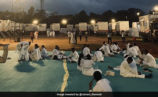 कंटेनरों में न्यूनतम बुनियादी सुविधाएं, यात्रा को बदनाम करने की कोशिश हो रही : कांग्रेस