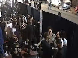 Video : महिला के साथ दिल्ली के एक पब के बाउंसर ने की मारपीट, सीसीटीवी फुटेज आया सामने Video : महिला के साथ दिल्ली के एक पब के बाउंसर ने की मारपीट, सीसीटीवी फुटेज आया सामने