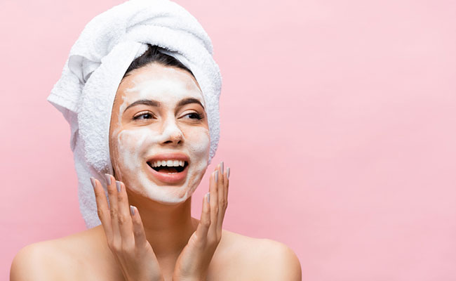 Amazon Great Indian Festival 2022: स्किन की डीप क्लींज़िंग के लिए ट्राई करें ये अमेज़िंग फेसवॉश