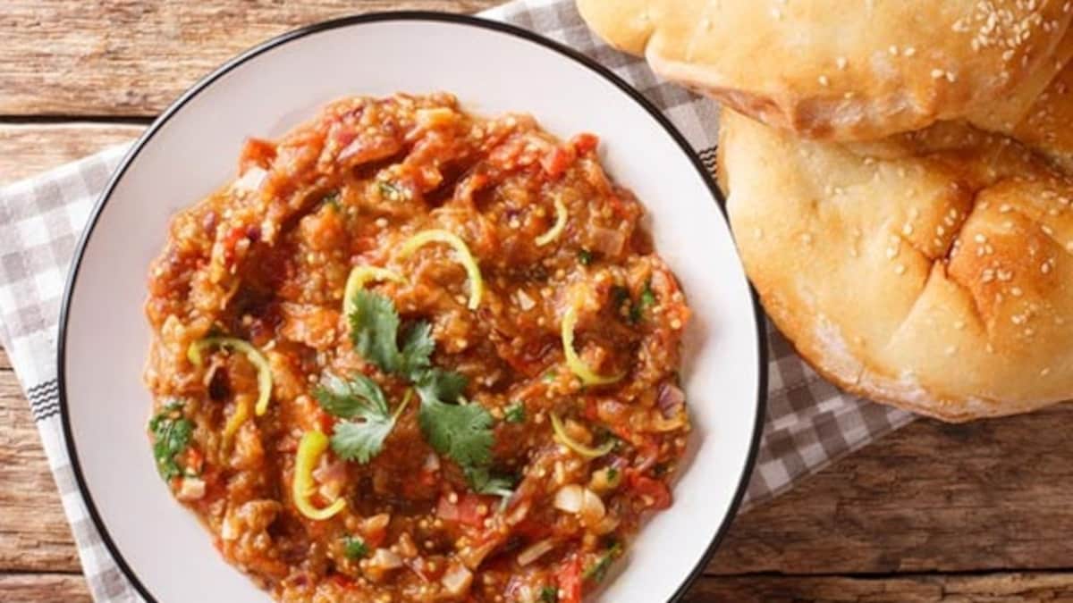Want To Make Baingan Bharta With A Twist? Try This BengaliStyle Dal
