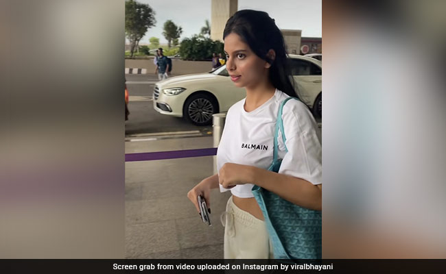 मां गौरी खान के साथ एयरपोर्ट पर स्पॉट हुईं सुहाना खान, फैन्स बोले- किंग खान की बेटी होने के बाद भी इतनी सादगी