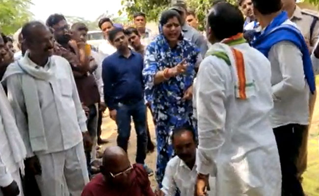 Video: BJP, Congress Leaders In Madhya Pradesh Clash Over "Horse-Trading"