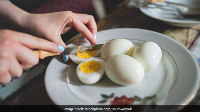 Weight Loss: Eating high-protein meals to reduce cravings for sugar and carbs