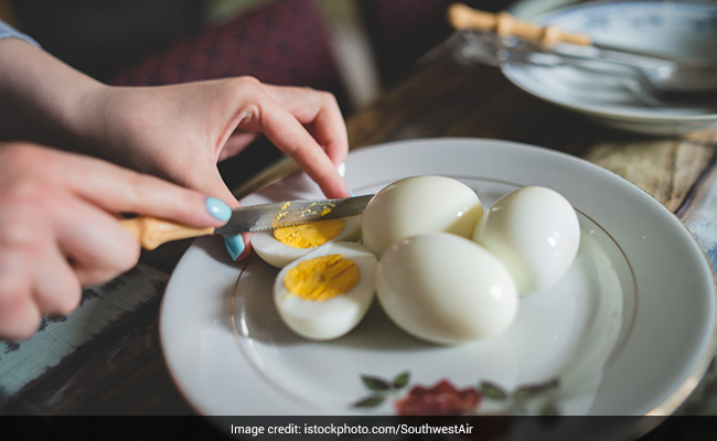 Weight Loss: Eating high-protein meals to reduce cravings for sugar and carbs
