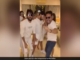 रितेश देशमुख, जेनेलिया डिसूजा, जेनिफर विंगेट, शब्बीर अहलूवालिया ने 'काला चश्मा' पर किया डांस, वायरल हुआ ये क्रेजी Video रितेश देशमुख, जेनेलिया डिसूजा, जेनिफर विंगेट, शब्बीर अहलूवालिया ने 'काला चश्मा' पर किया डांस, वायरल हुआ ये क्रेजी Video