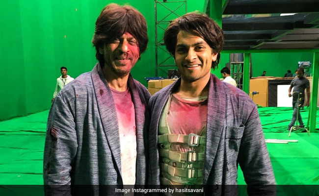 <i>Brahmastra</i>: Shah Rukh Khan Happily Poses With His Stunt Double Hasit Savani In This Pic