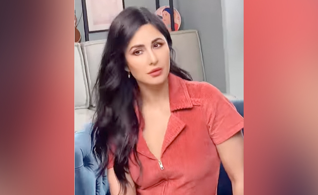 कैटरीना कैफ ने बेहद ग्लैमरस लुक शेयर कर, किया खुलासा, बोलीं- जल्द ही कुछ खास आने वाला है