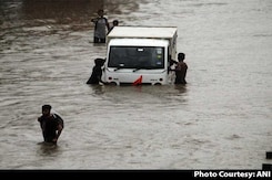 Heavy Rain Floods Delhi Roads, Shuts Schools In UP, Gurgaon WFH Heavy Rain Floods Delhi Roads, Shuts Schools In UP, Gurgaon WFH