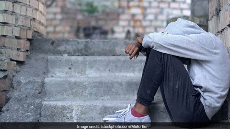 बातचीत, व्यवहार और खामोशी में छिपे होते हैं आत्महत्या के संकेत, ये 7 साइन बताते हैं कि परेशान है मन