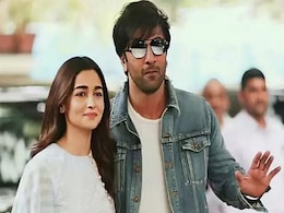 आलिया भट्ट की सोने की आदत से परेशान हैं रणबीर कपूर, सीक्रेट शेयर करते हुए बोले- बेड भी छोटा पड़ जाता है आलिया भट्ट की सोने की आदत से परेशान हैं रणबीर कपूर, सीक्रेट शेयर करते हुए बोले- बेड भी छोटा पड़ जाता है