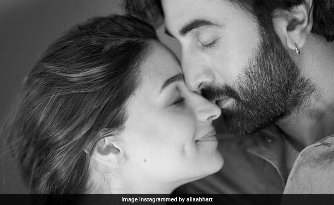 Just A Fab Pic Of Alia Bhatt And Ranbir Kapoor. That's It, That's The Headline