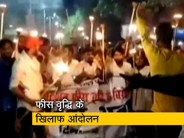 इलाहाबाद विश्‍वविद्यालय में फीस वृद्धि के खिलाफ आंदोलन, कुलपति बोलीं- नहीं वापस होगी