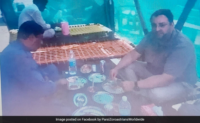 Old Photo Of Cyrus Mistry Enjoying Meal At Dhaba With His Driver Goes Viral