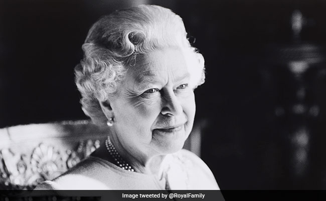 Viral हो रही Queen Elizbeth के जाने बाद पूर्व सुरक्षा गार्ड की ये कहानी, हंसी नहीं रोक पाएंगे...