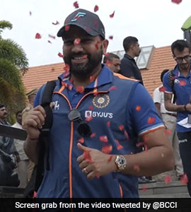 Watch: A Rose Petal Welcome For Team India In Thiruvananthapuram Ahead Of 1st T20I vs South Africa
