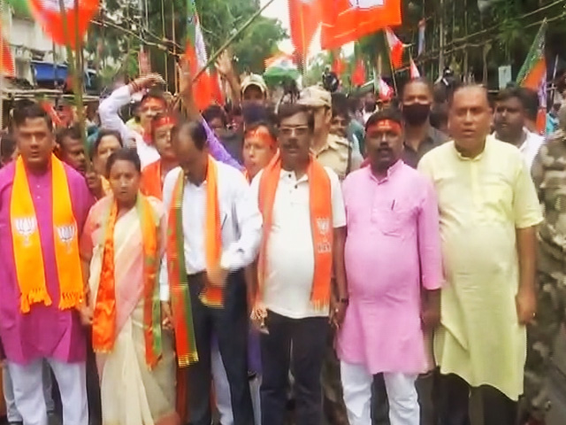 BJP Workers Clash With Police During Protest March