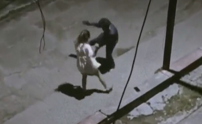 Viral Video Shows Couple Dancing Under Street Light On Empty Road, Internet Loves The Spirit