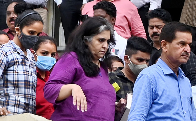 Cooperate With Police: Supreme Court Tells Teesta Setalvad, Her Husband