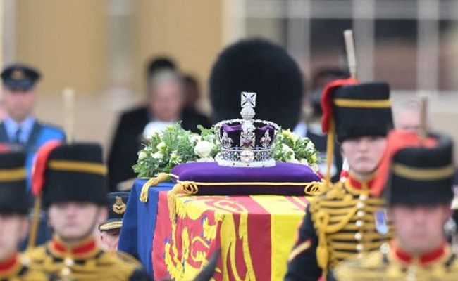 Queen Elizabeth के अंतिम दर्शनों के लिए 16 किलोमीटर की होगी कतार, इतने घंटे करना पड़ेगा इंतजार