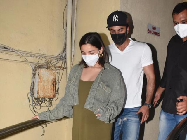 Alia Bhatt And Ranbir Kapoor Clicked At <i>Brahmastra</i> Special Screening