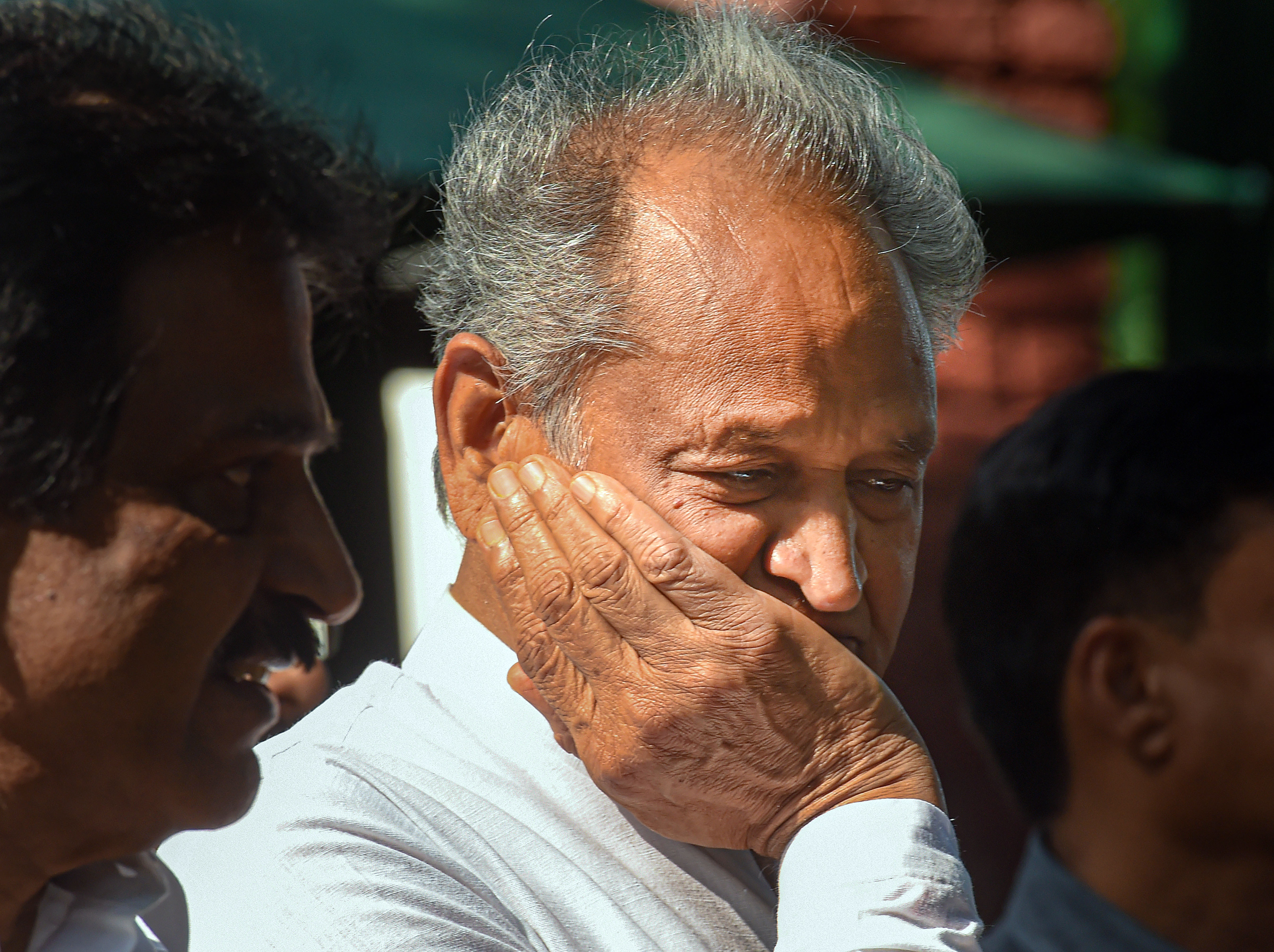 राउज एवेन्यू कोर्ट से अशोक गहलोत को बड़ा झटका, गजेन्द्र सिंह शेखावत वाले मानहानि केस में चलेगा मुकदमा राउज एवेन्यू कोर्ट से अशोक गहलोत को बड़ा झटका, गजेन्द्र सिंह शेखावत वाले मानहानि केस में चलेगा मुकदमा