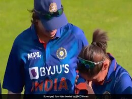 झूलन के आखिरी मैच में कप्तान हरमन नहीं रोक पाई अपने आंसू, लॉर्ड्स के मैदान पर महान क्रिकेटर की शानदार विदाई झूलन के आखिरी मैच में कप्तान हरमन नहीं रोक पाई अपने आंसू, लॉर्ड्स के मैदान पर महान क्रिकेटर की शानदार विदाई