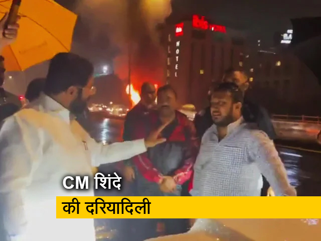 मुंबई के हाईवे पर जल रही थी कार, CM शिंदे ने काफिला रोक मदद का दिया भरोसा