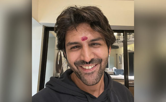 Aashiqui 3 में नजर आएंगे कार्तिक आर्यन वीडियो शेयर कर दिया फैन्स को बड़ा सरप्राइज गिफ्ट