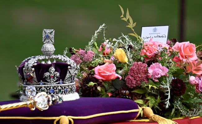 Flowers Left For Queen Elizabeth To Be Composted, Re-Used In Parks