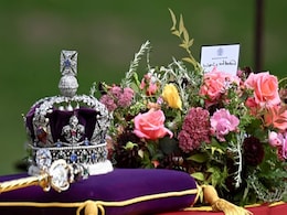 Flowers Left For Queen Elizabeth To Be Composted, Re-Used In Parks Flowers Left For Queen Elizabeth To Be Composted, Re-Used In Parks