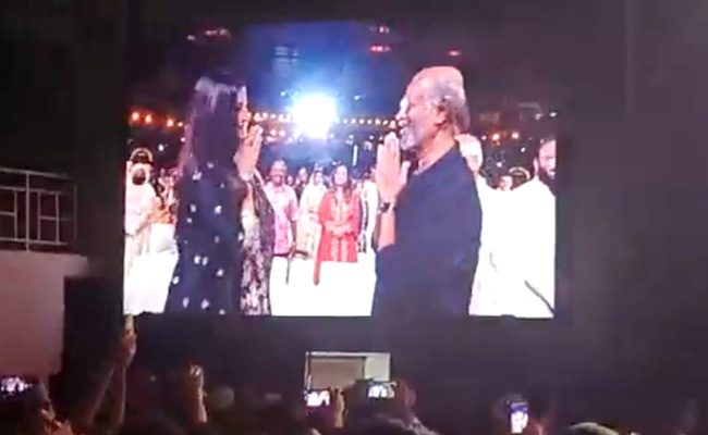 At <i>Ponniyin Selvan</i> Trailer Launch, Aishwarya Rai Bachchan Touches Rajinikanth's Feet. Watch