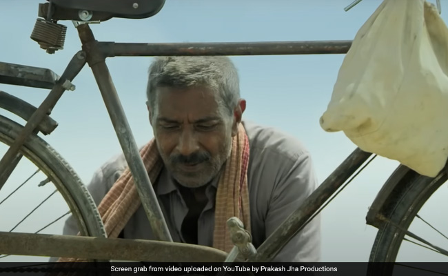 <i>Matto Ki Saikil</i> Review: Profoundly Moving Tale Of Impoverished Daily Wage Earner