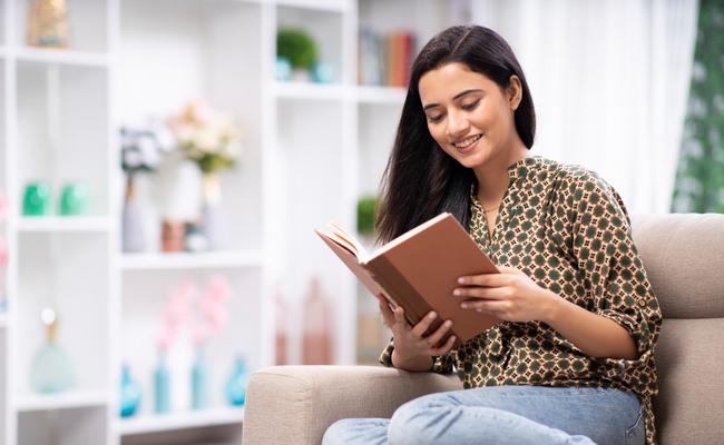 Personality Improvement: किताब पढ़ने से सिर्फ नॉलेज ही नहीं बढ़ती, होते हैं कमाल के फायदे जानकर उड़ जाएंगे होश