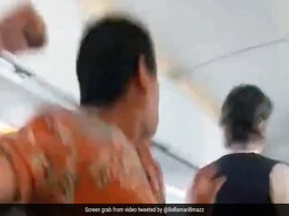 Viral Video : उड़ान के दौरान यात्री ने Flight Attendant के सिर में जड़े घूंसे...मची चीख-पुकार Viral Video : उड़ान के दौरान यात्री ने Flight Attendant के सिर में जड़े घूंसे...मची चीख-पुकार
